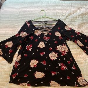 Torrid Size 0 (XL) 3/4 Bell Sleeve Blouse with Crisscross Neck.